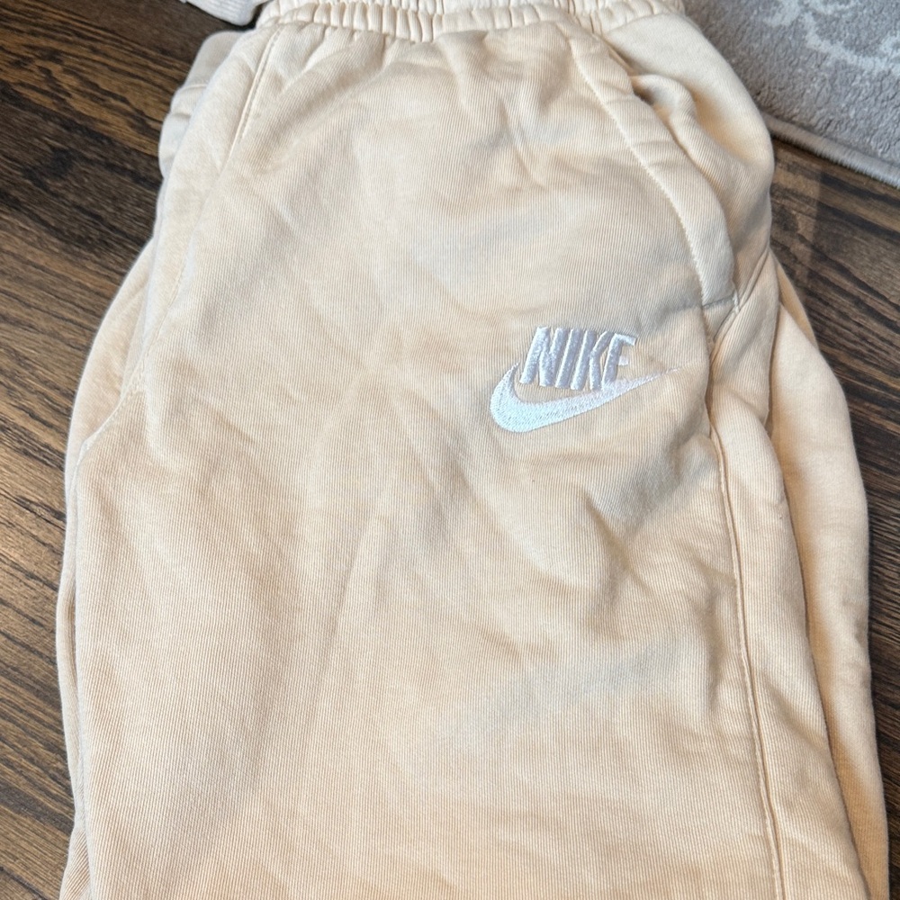 Nike Kids swoosh Beige Joggers